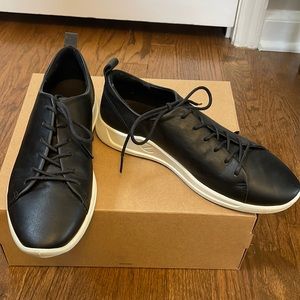 Ecco sneaker